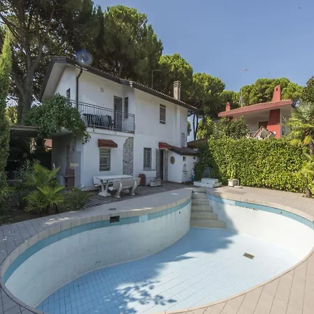 Villa Exclusive With Pool Near The
