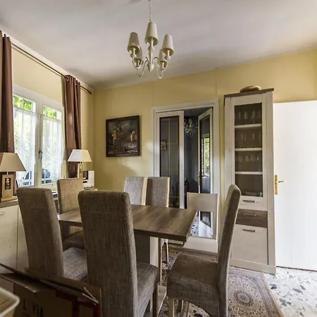 Villa Exclusive With Pool Near The